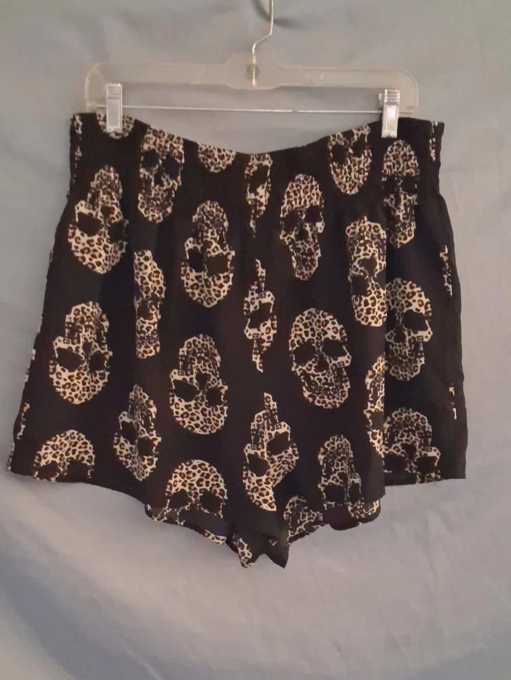 Skeleton Skull Print Black & Cream Shorts Size 2X Shein